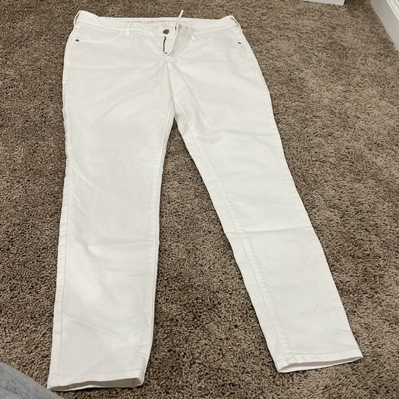 Old Navy Super Skinny mid Rise White Jeans - Picture 2 of 4